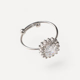 Anello con pietra centrale