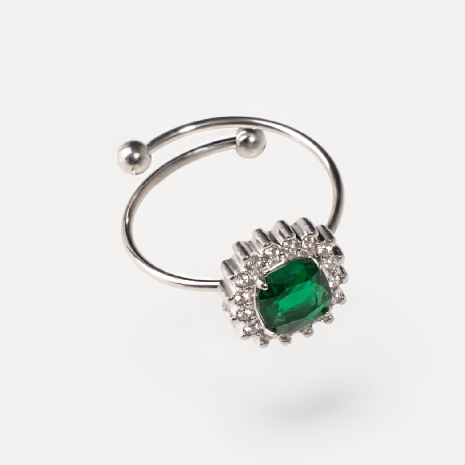 Anello con pietra centrale