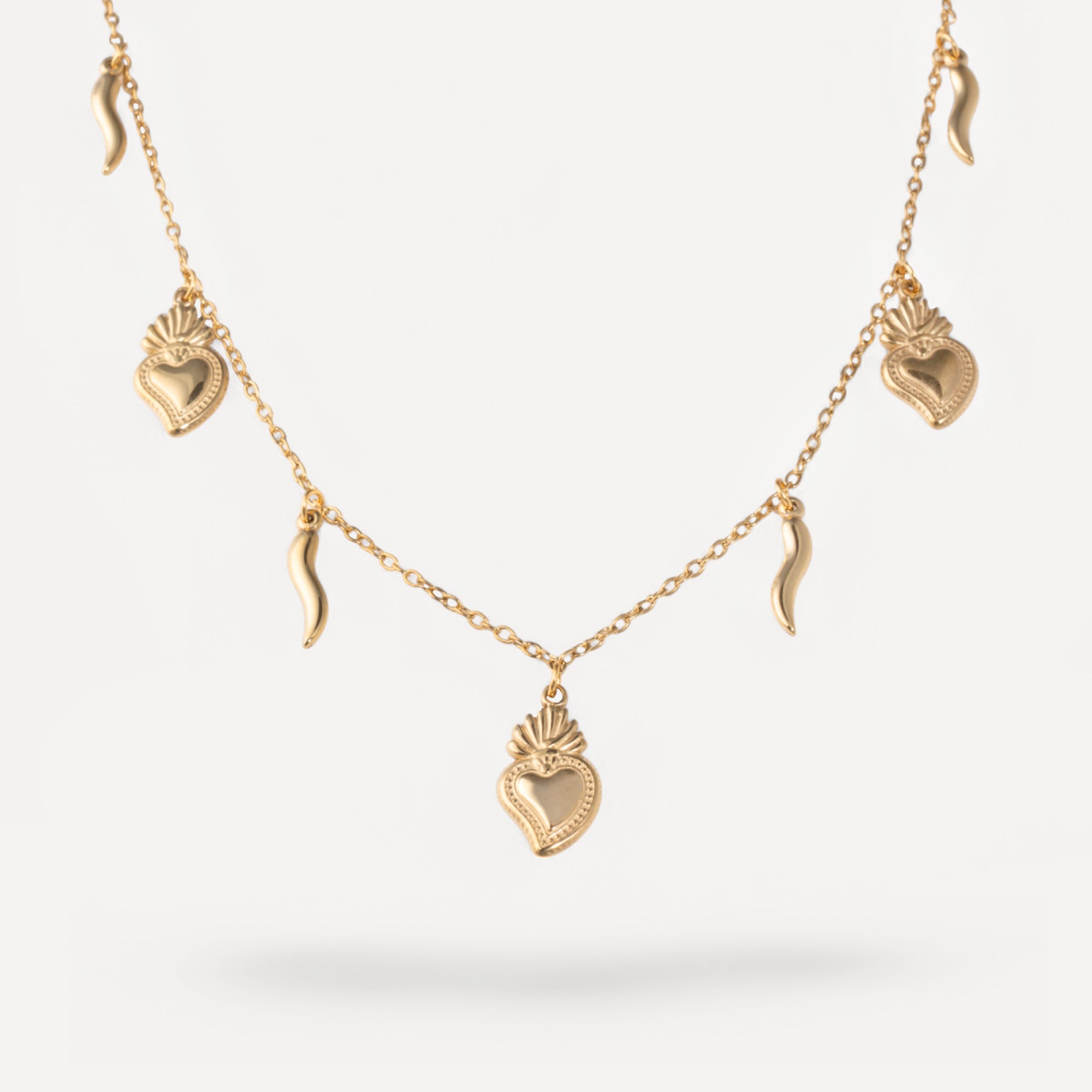 Collana con Cuori Sacri e Corni Portafortuna