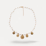 Collana con Perle Bianche e Ciondoli Moneta - Oro