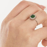 Anello con pietra centrale